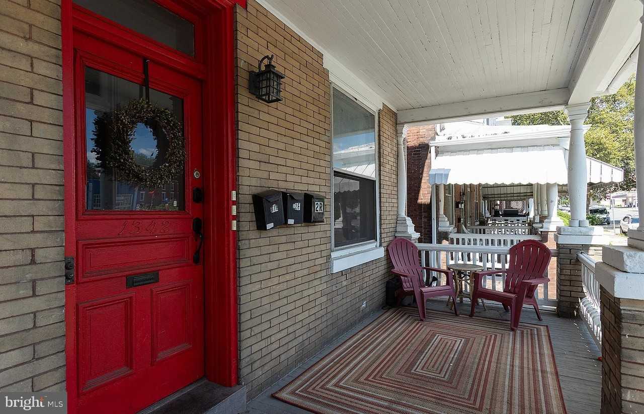 1342 State St #2R - Photo 4 of 17