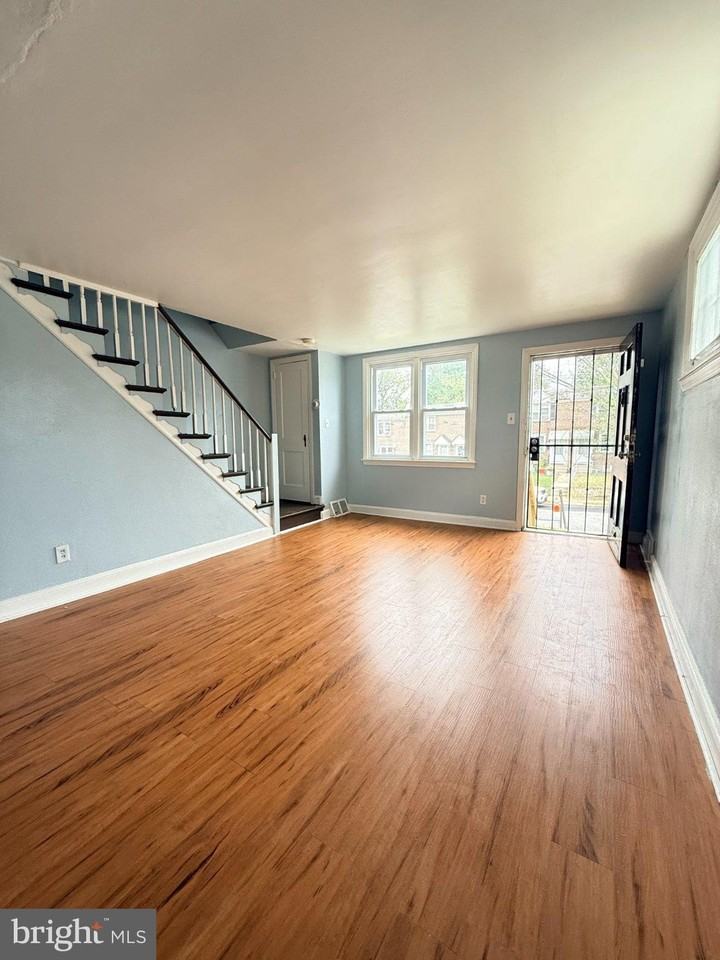 252 W 21st St - Photo 2 of 11