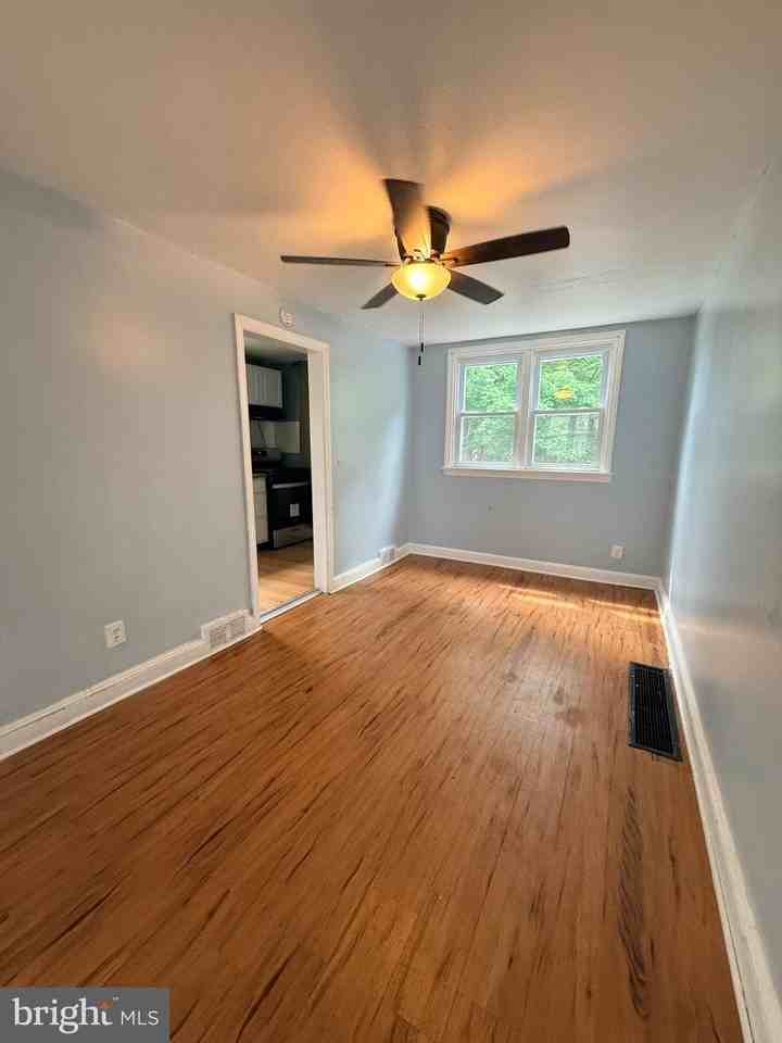 252 W 21st St - Photo 4 of 11