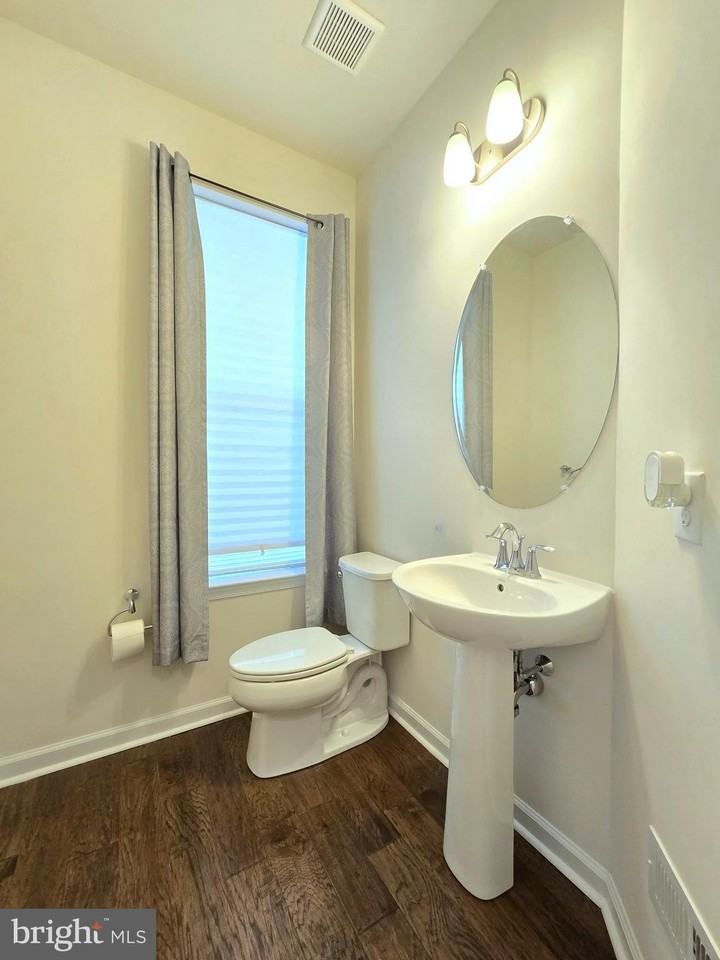 1045 Chapman Cir - Photo 7 of 13