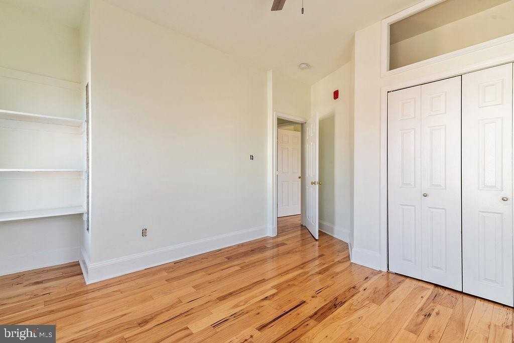 2738 Poplar St #2F - Photo 6 of 9