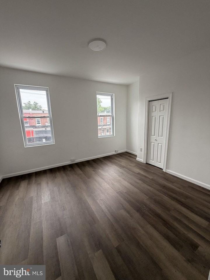 938 N 66th St - Photo 3 of 9
