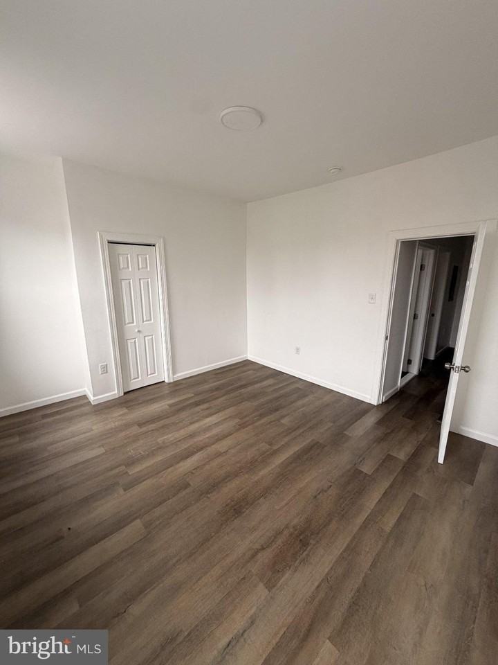 938 N 66th St - Photo 4 of 9