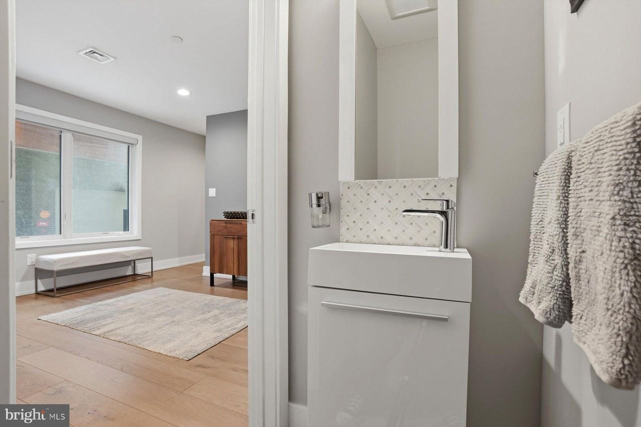 611 N Galloway St - Photo 5 of 34