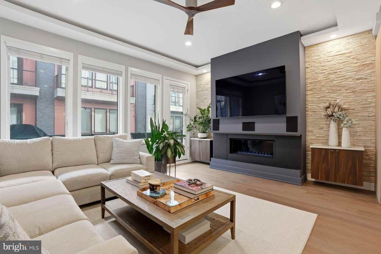611 N Galloway St - Photo 6 of 34
