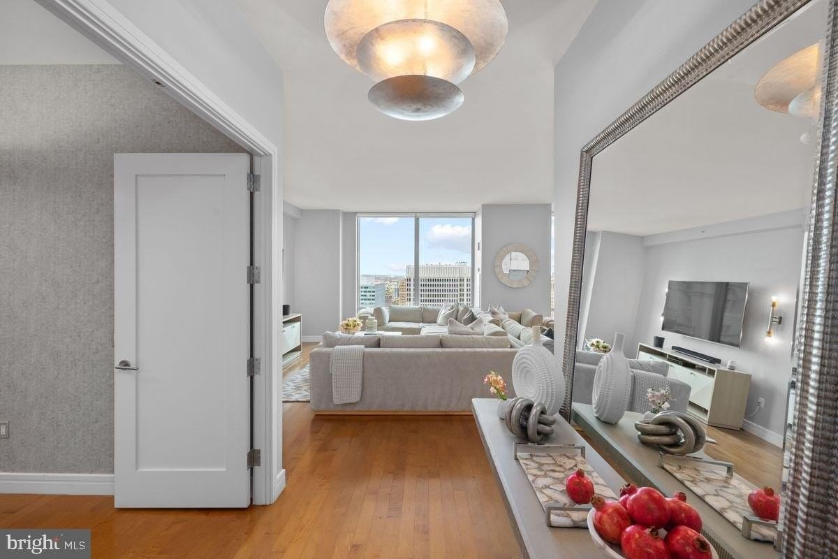 1414 S Penn Sq #25CDE