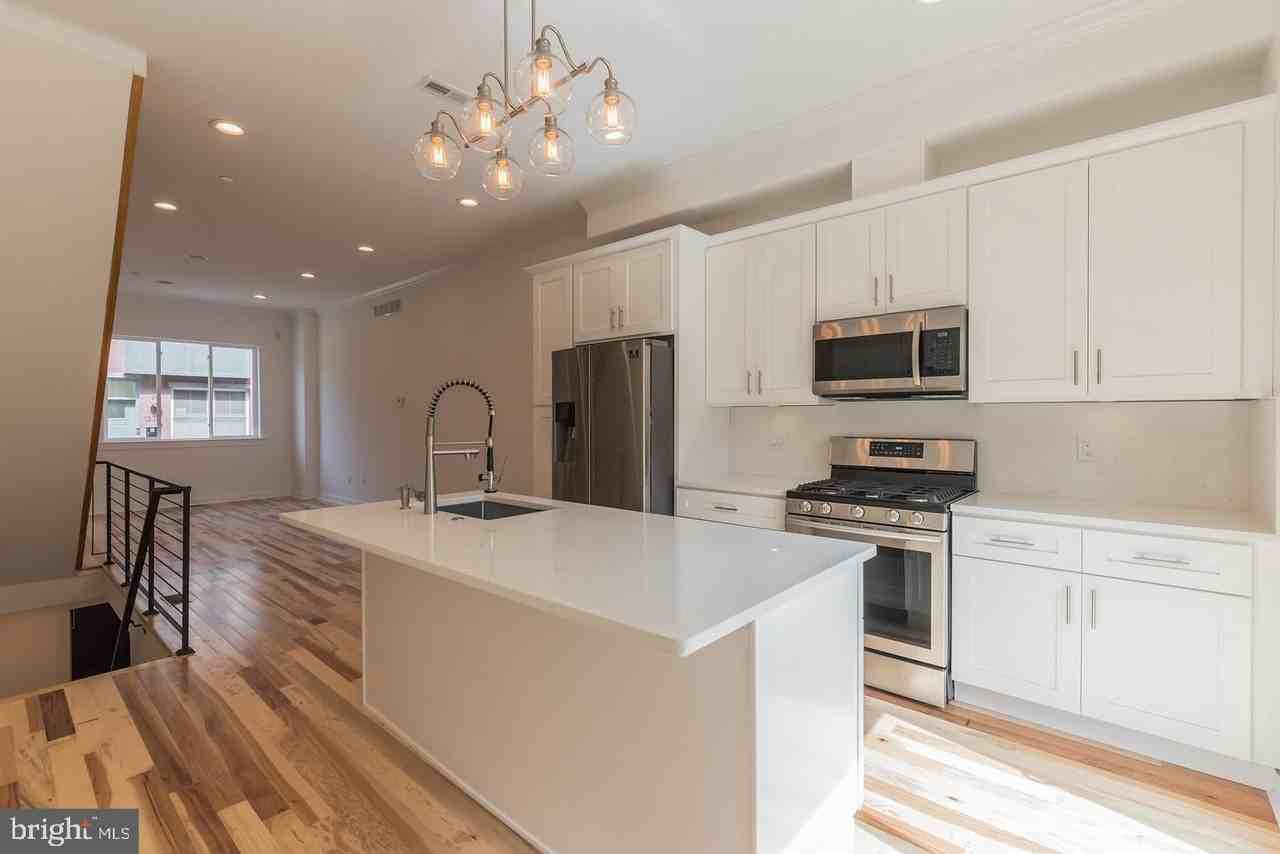 1335 S Bouvier St - Photo 7 of 27