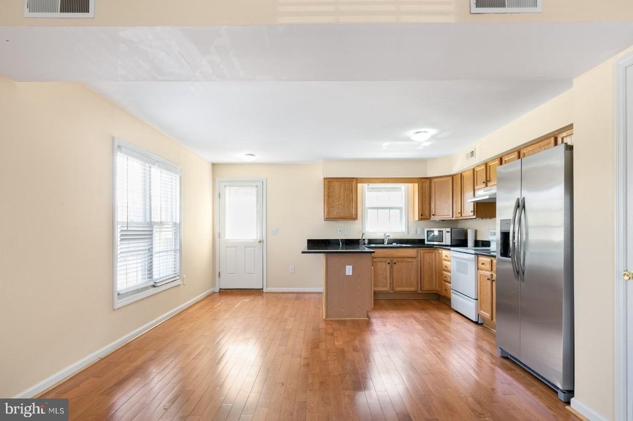 2683 Edgemont St - Photo 2 of 36