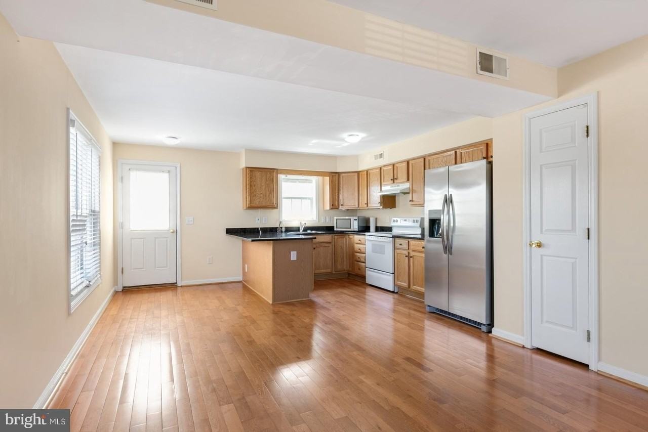 2683 Edgemont St - Photo 3 of 36