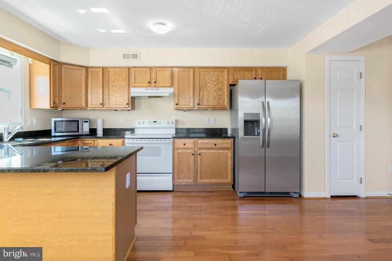2683 Edgemont St - Photo 4 of 36