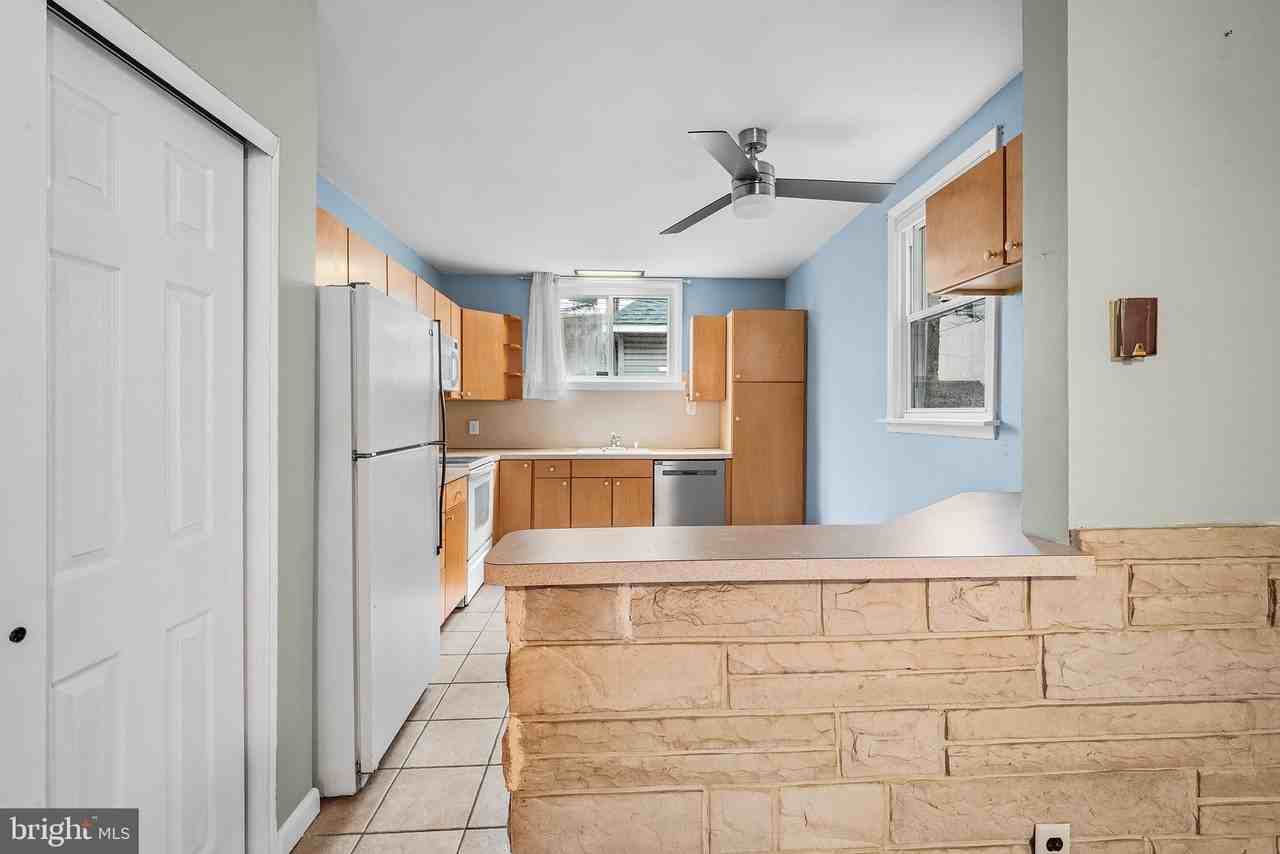 2336 S Carlisle St - Photo 4 of 23