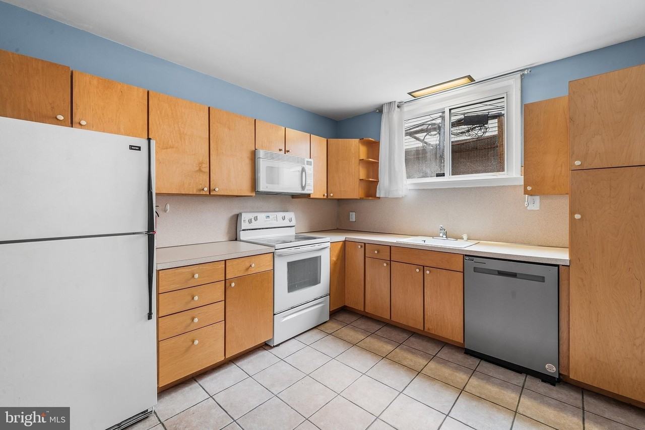 2336 S Carlisle St - Photo 6 of 23