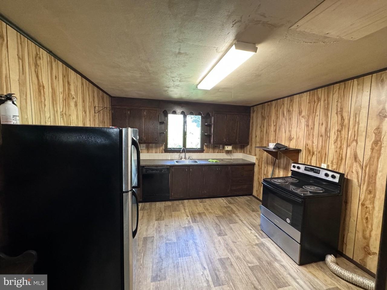 516 E Norwegian St - Photo 5 of 14