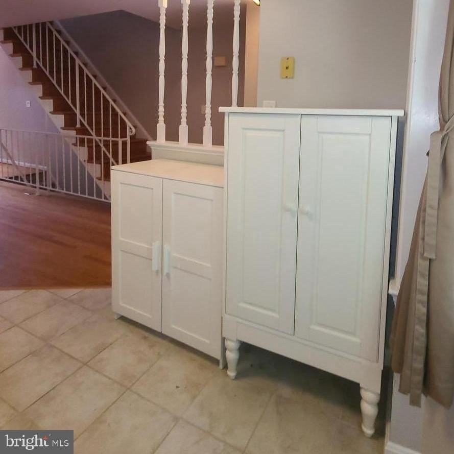 2037 S Glebe Rd - Photo 6 of 30