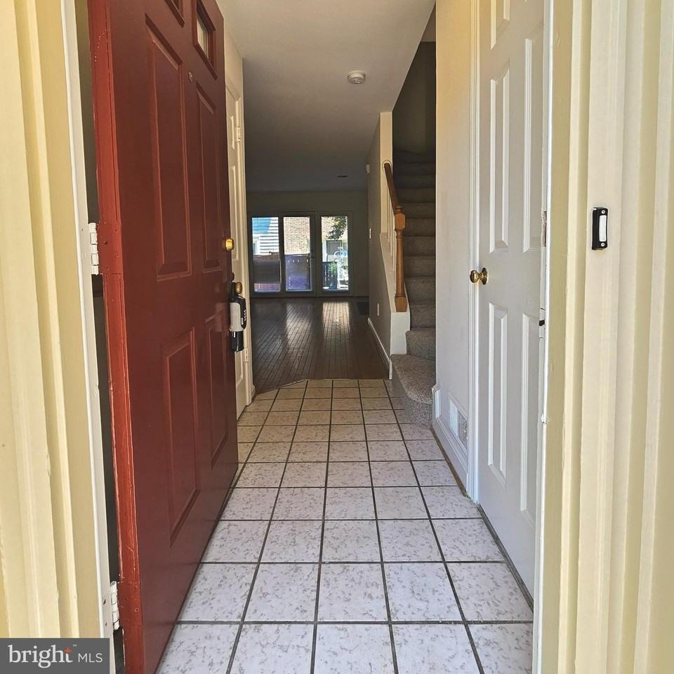 1119-B N Stuart St - Photo 2 of 33