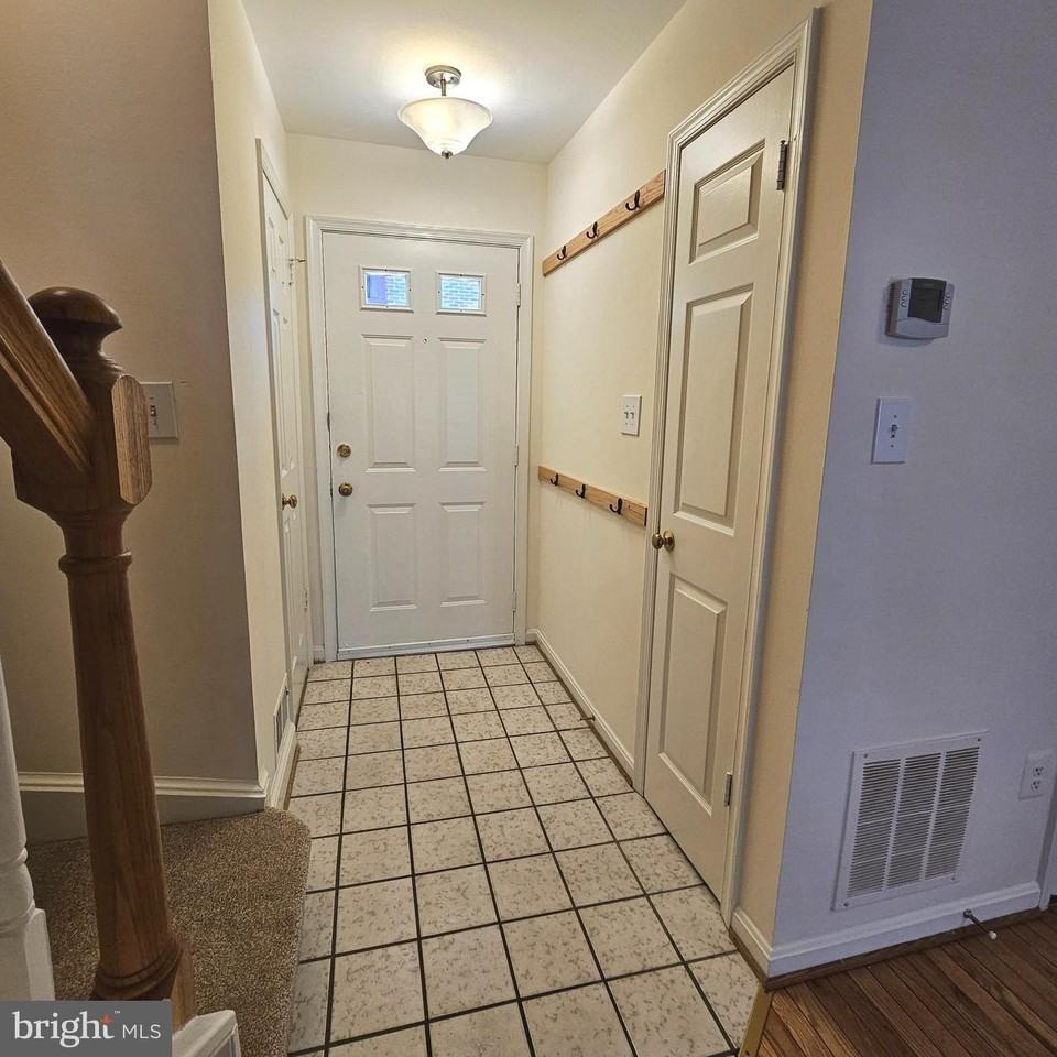 1119-B N Stuart St - Photo 3 of 33