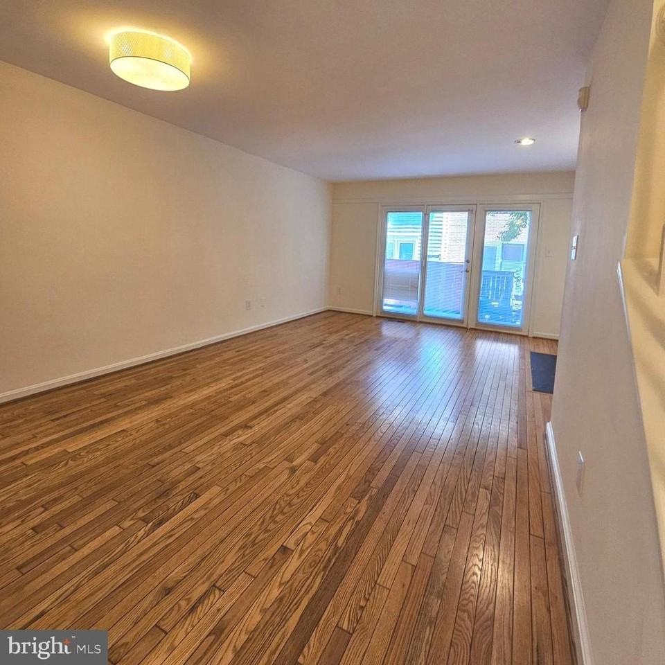 1119-B N Stuart St - Photo 4 of 33