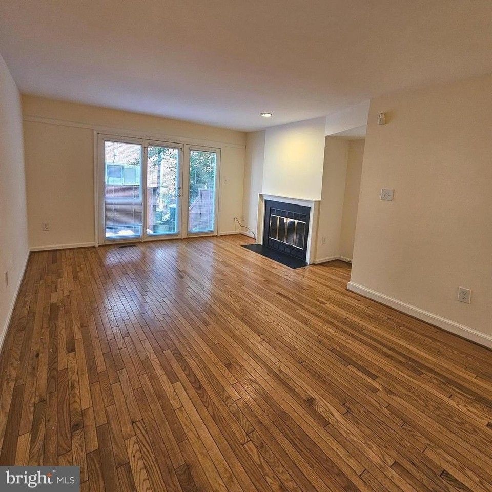 1119-B N Stuart St - Photo 5 of 33