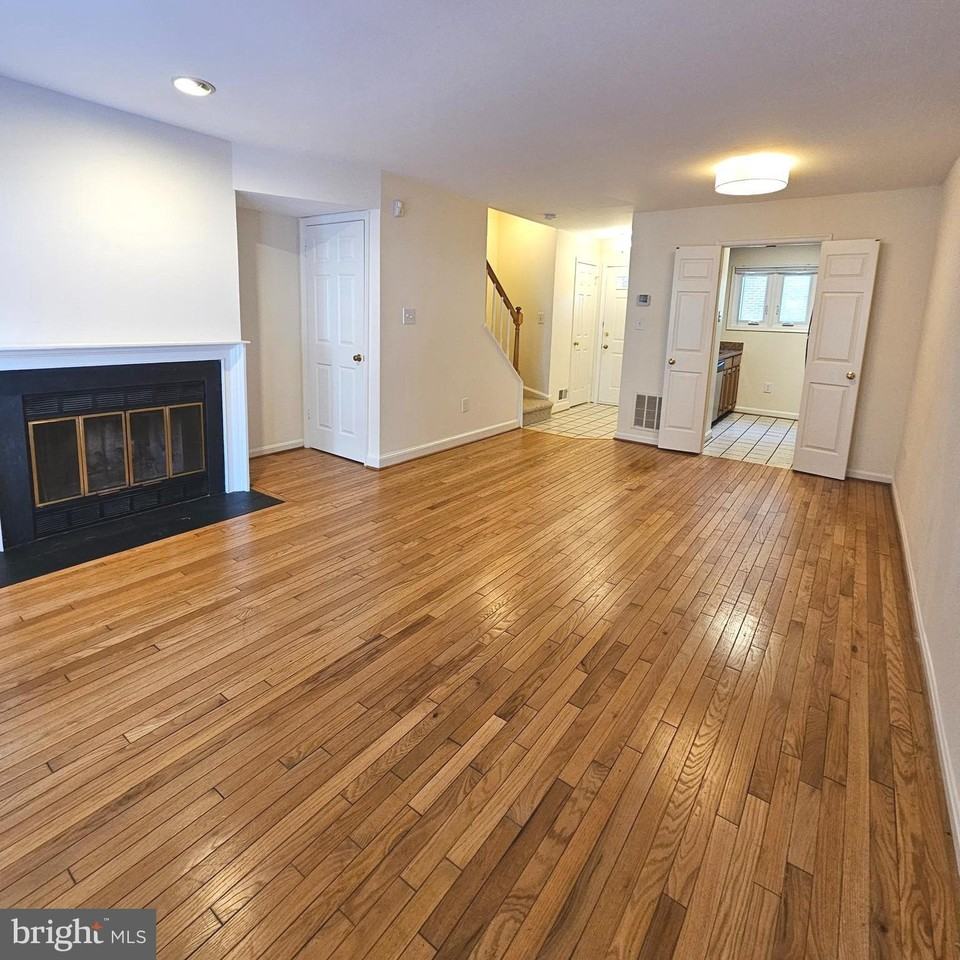 1119-B N Stuart St - Photo 6 of 33