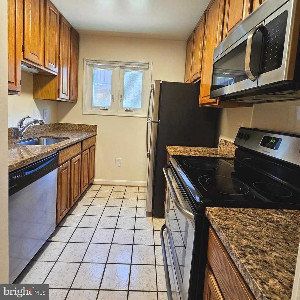1119-B N Stuart St - Photo 7 of 33