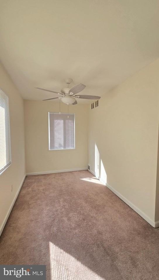 27 S Hudson St - Photo 5 of 18