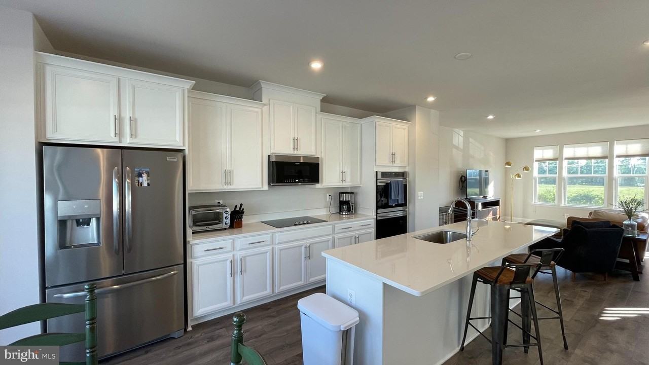 1812 Briscoe Ln - Photo 6 of 24