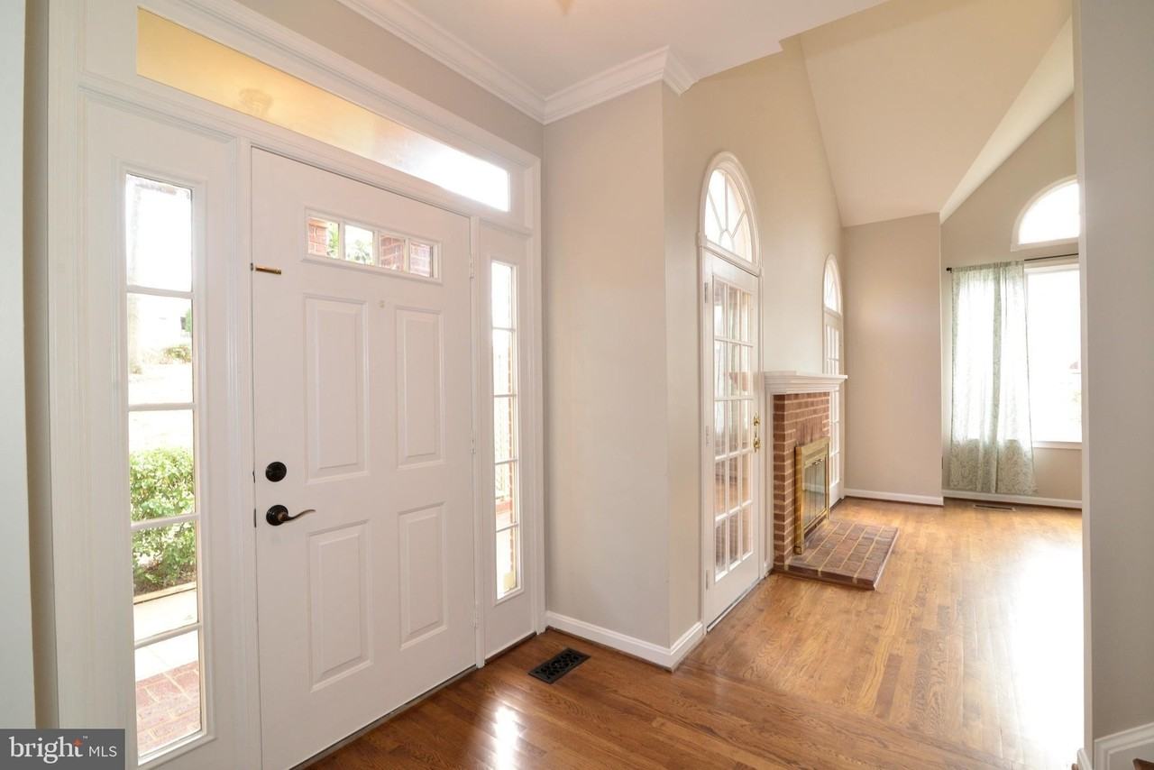 10200 Aspen Willow Dr - Photo 2 of 50