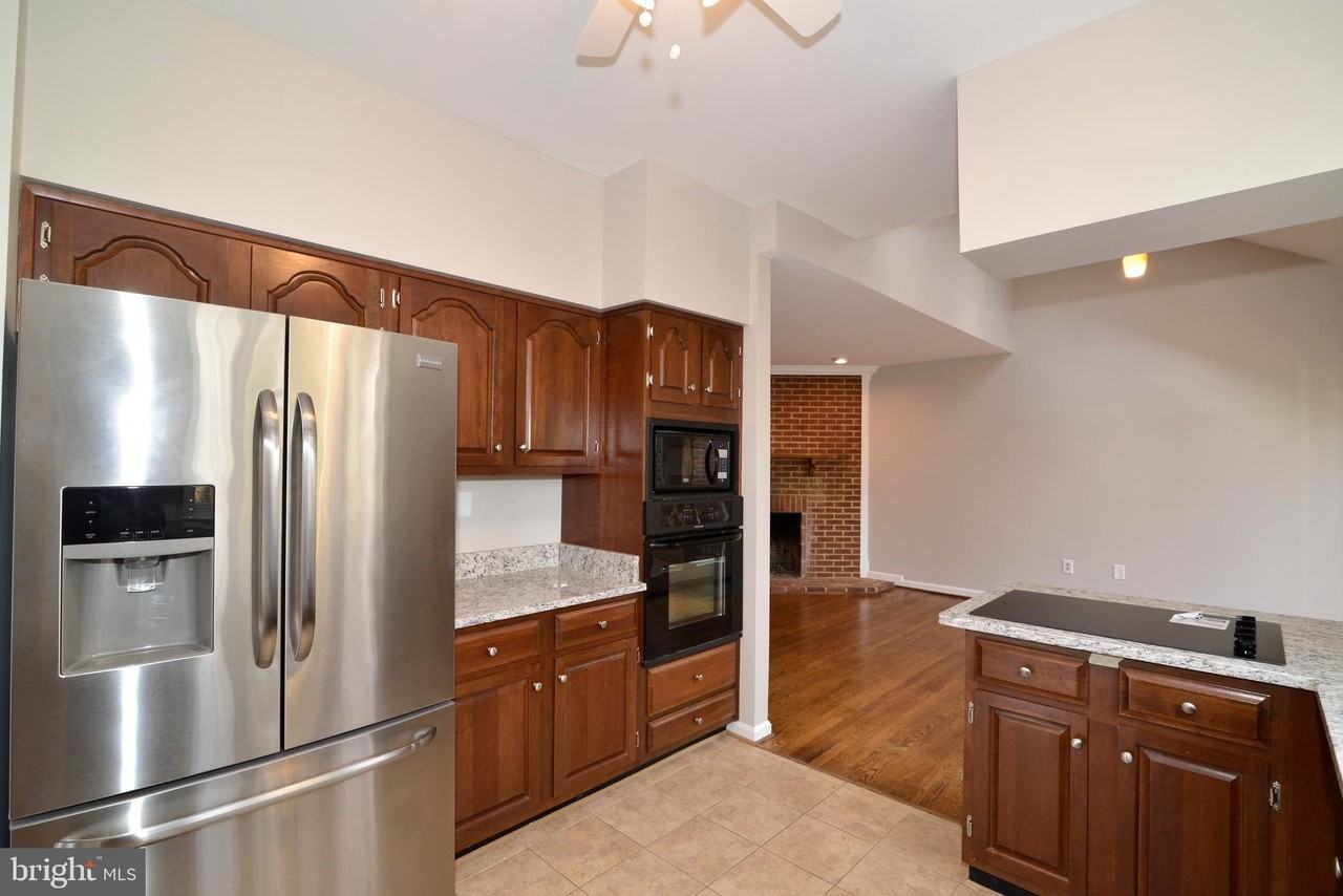 10200 Aspen Willow Dr - Photo 3 of 50
