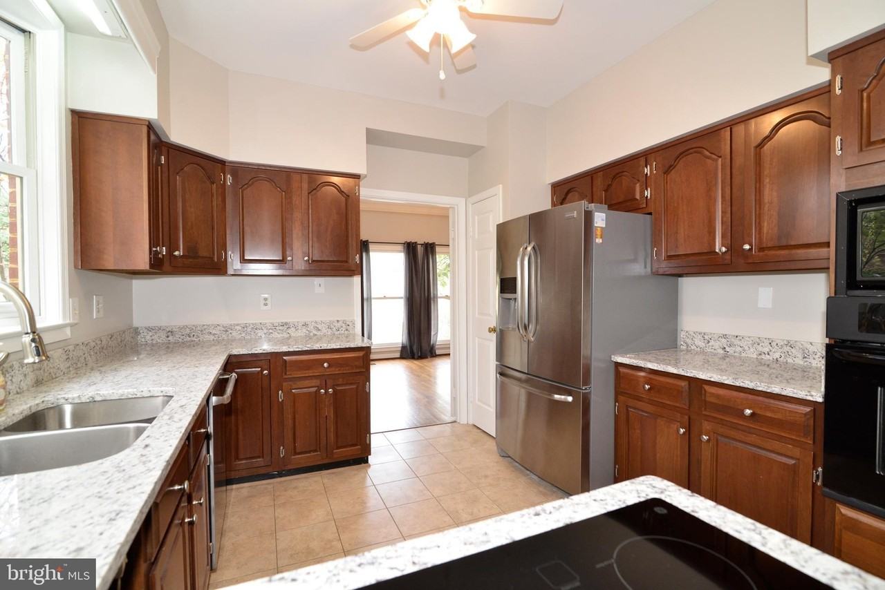 10200 Aspen Willow Dr - Photo 4 of 50