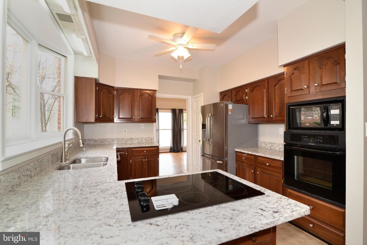 10200 Aspen Willow Dr - Photo 5 of 50