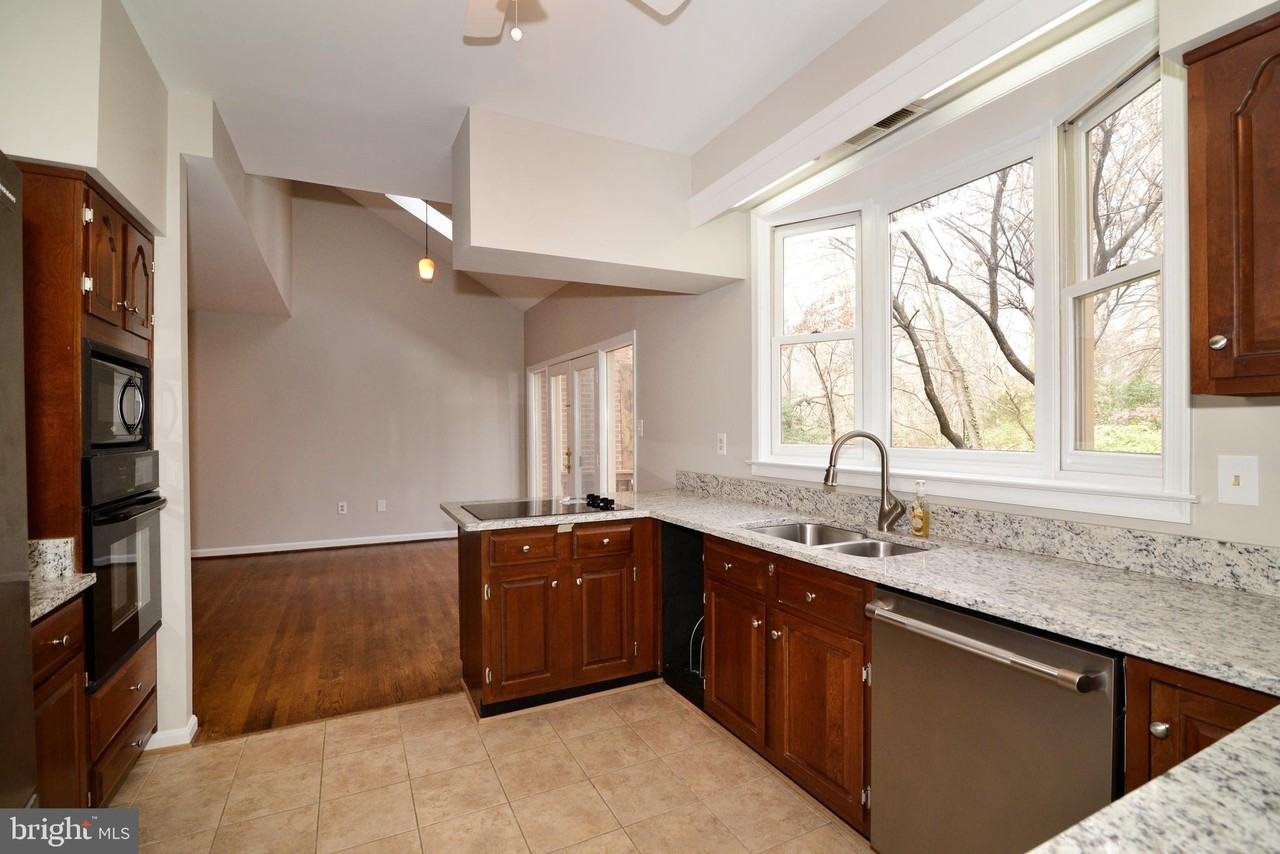 10200 Aspen Willow Dr - Photo 6 of 50