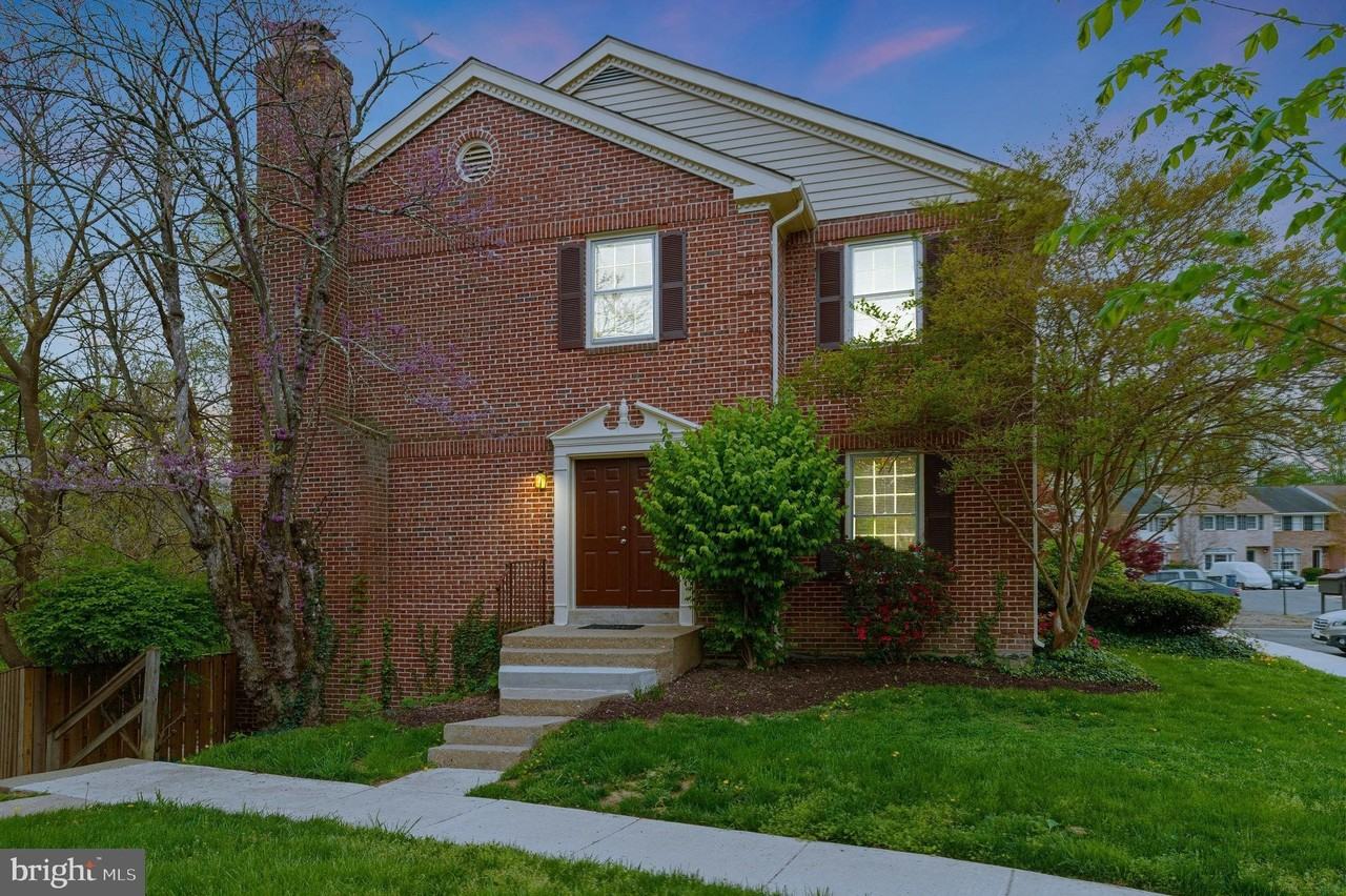 8251 Clifton Farm Ct - Photo 2 of 47
