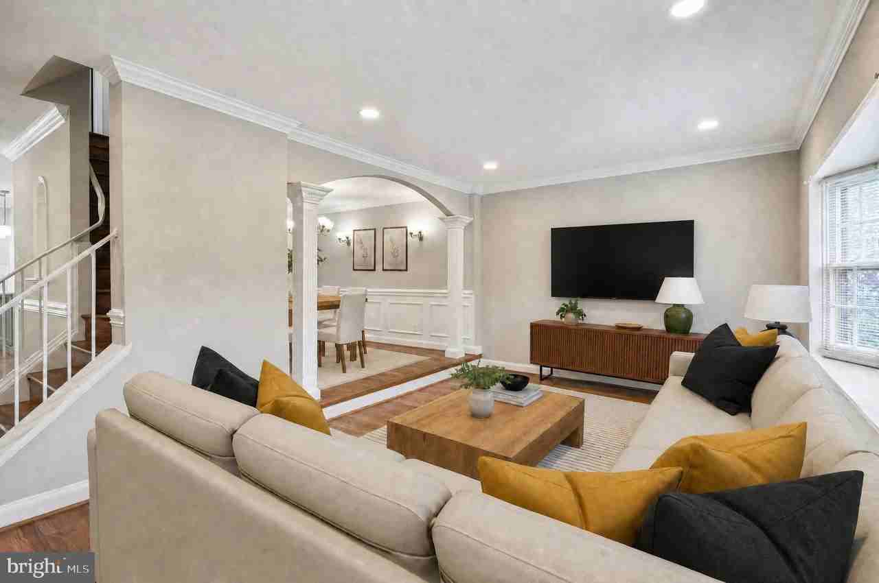 8251 Clifton Farm Ct - Photo 4 of 47