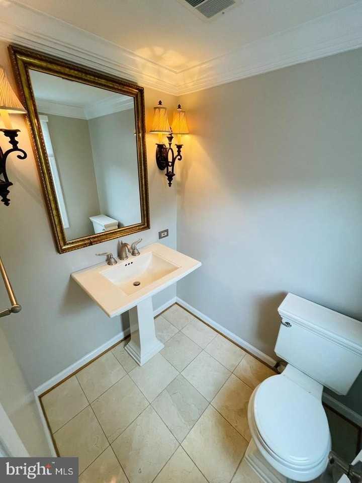 7115 Warbler Ln - Photo 3 of 34