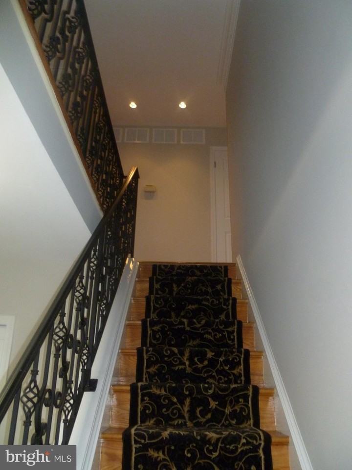 7115 Warbler Ln - Photo 4 of 34