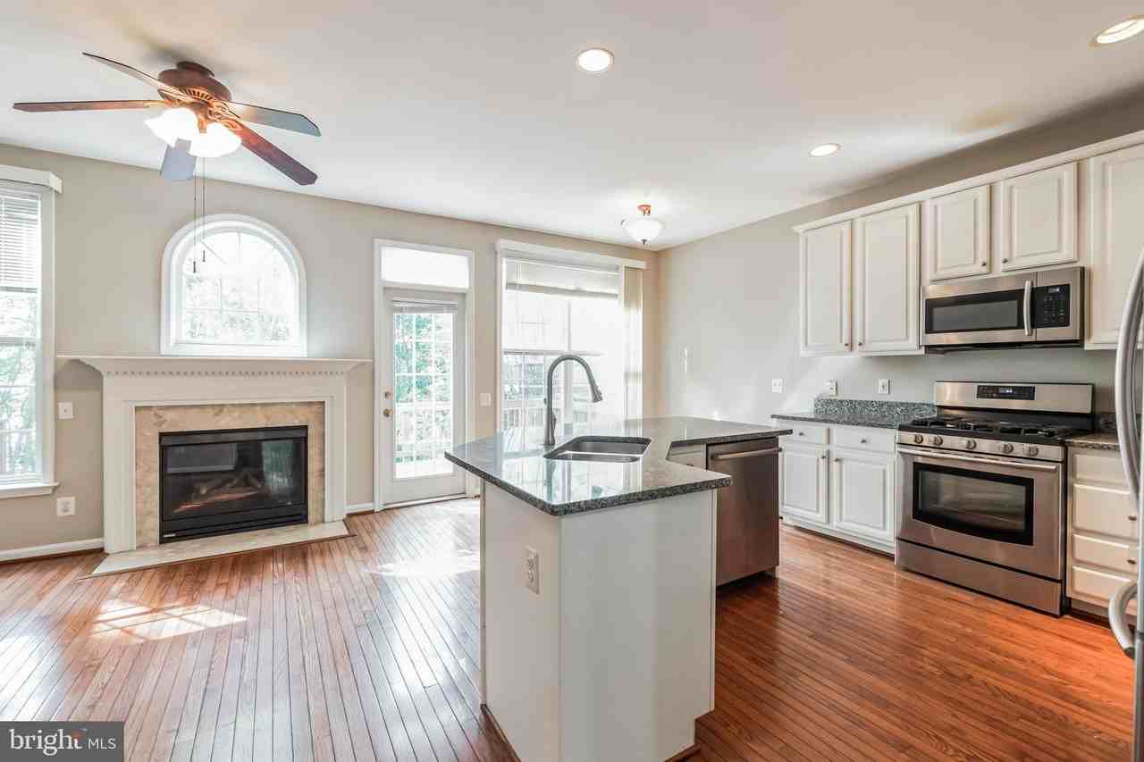 12876 Fair Valley Ct - Photo 5 of 28