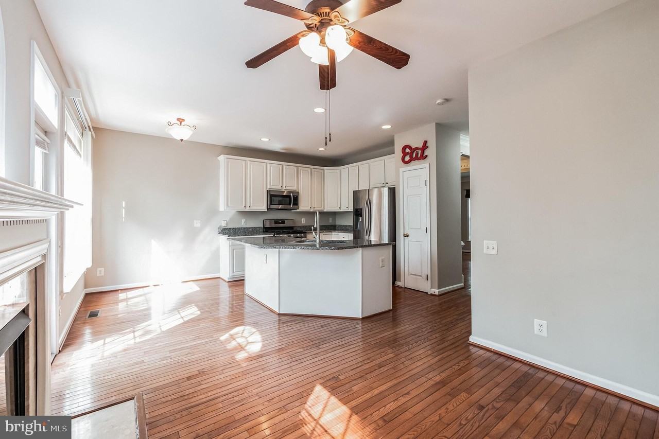 12876 Fair Valley Ct - Photo 7 of 28