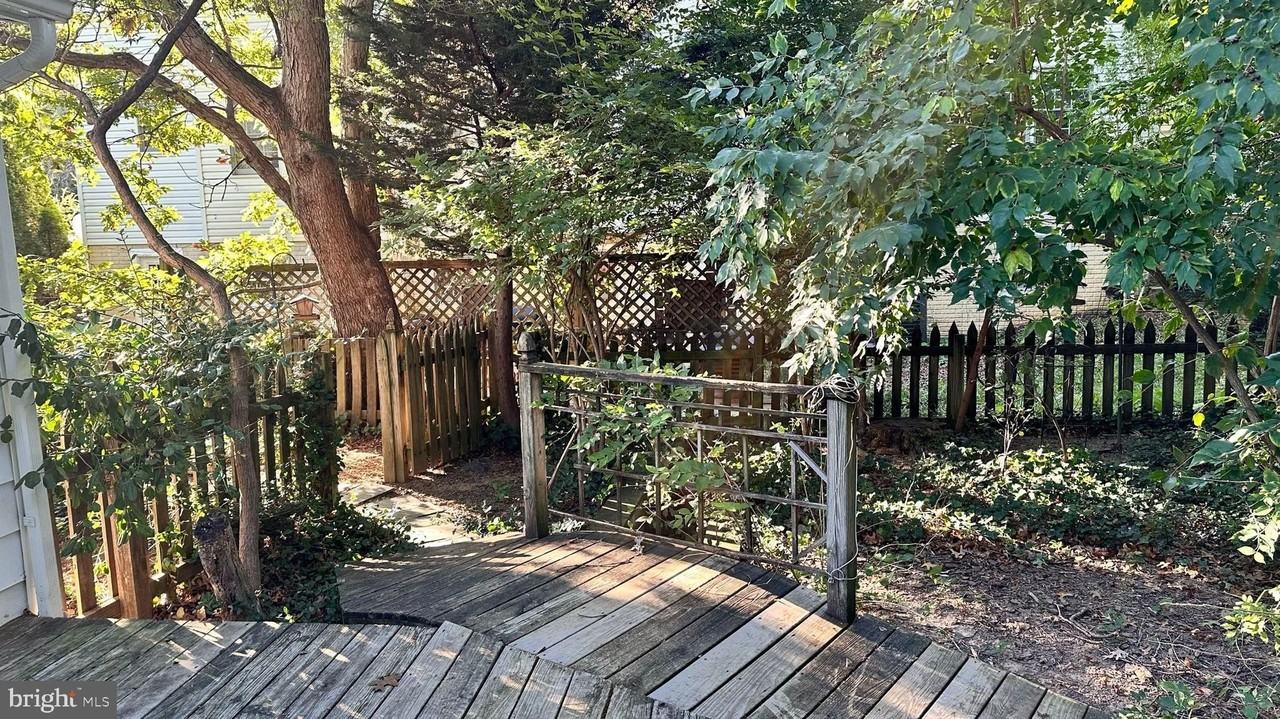 8334 Idylwood Rd - Photo 4 of 24