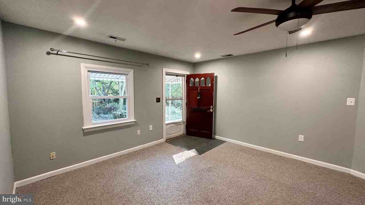 8334 Idylwood Rd - Photo 5 of 24