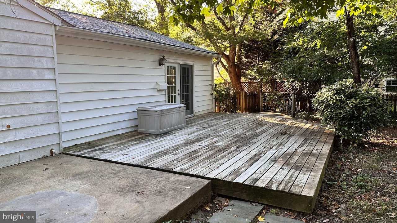 8334 Idylwood Rd - Photo 7 of 24