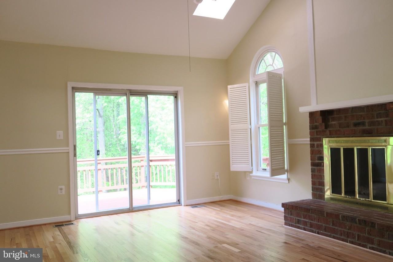 10295 Dunn Meadow Rd - Photo 7 of 37