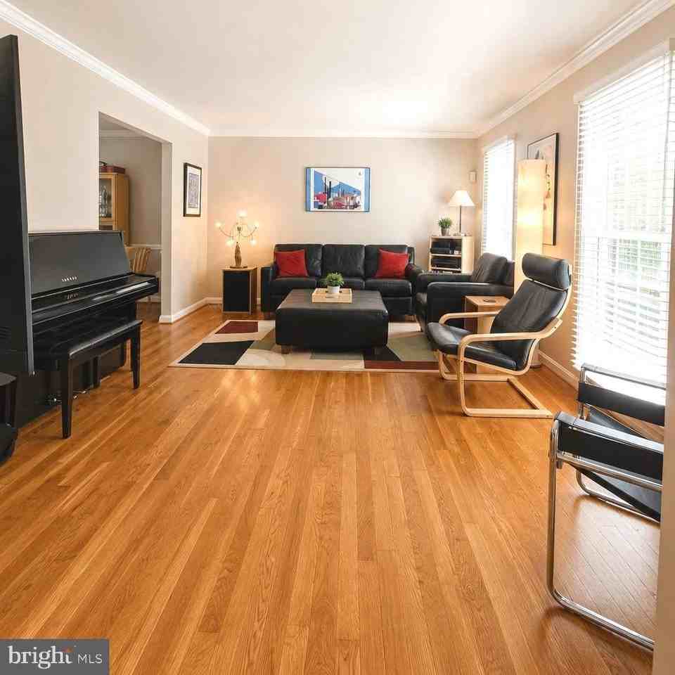 4912 Bexley Ln - Photo 5 of 31