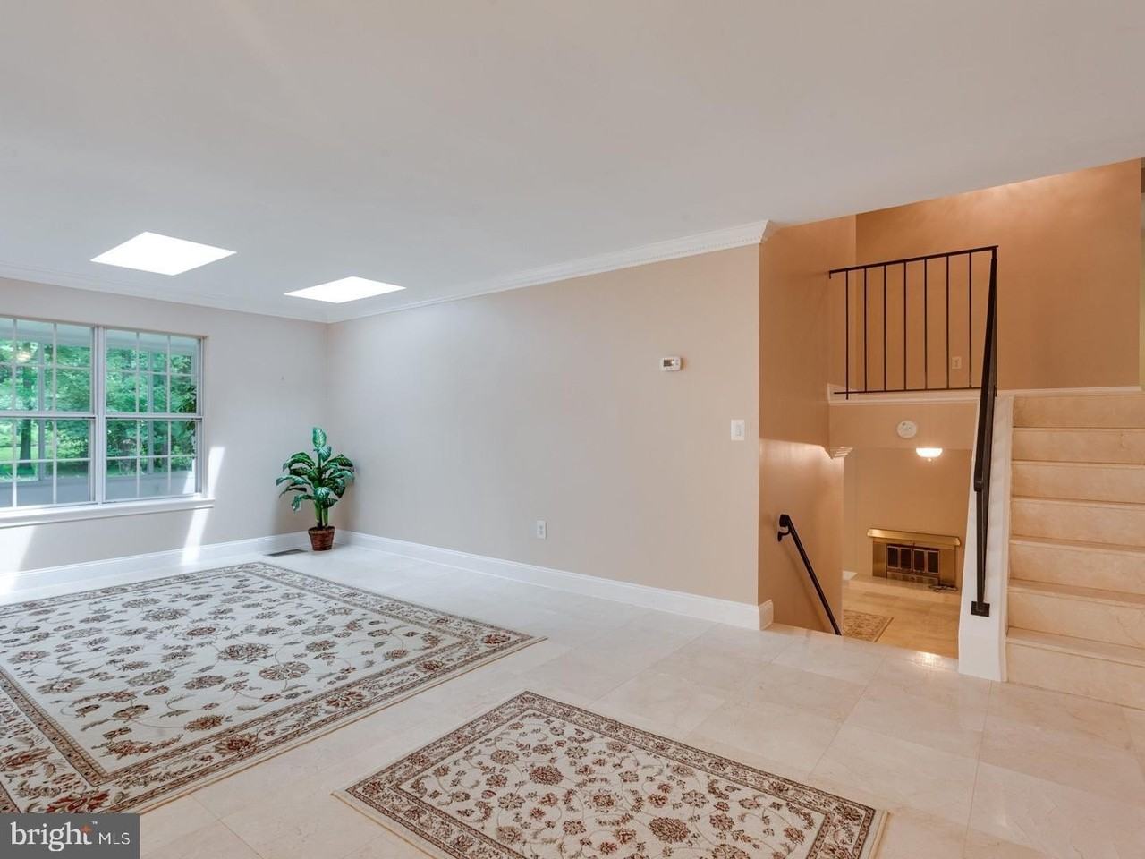 10522 Brevity Dr - Photo 4 of 17