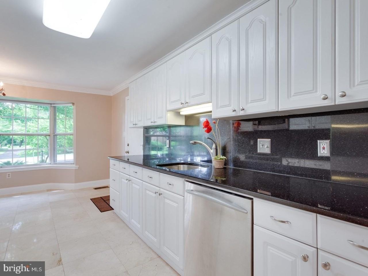 10522 Brevity Dr - Photo 7 of 17