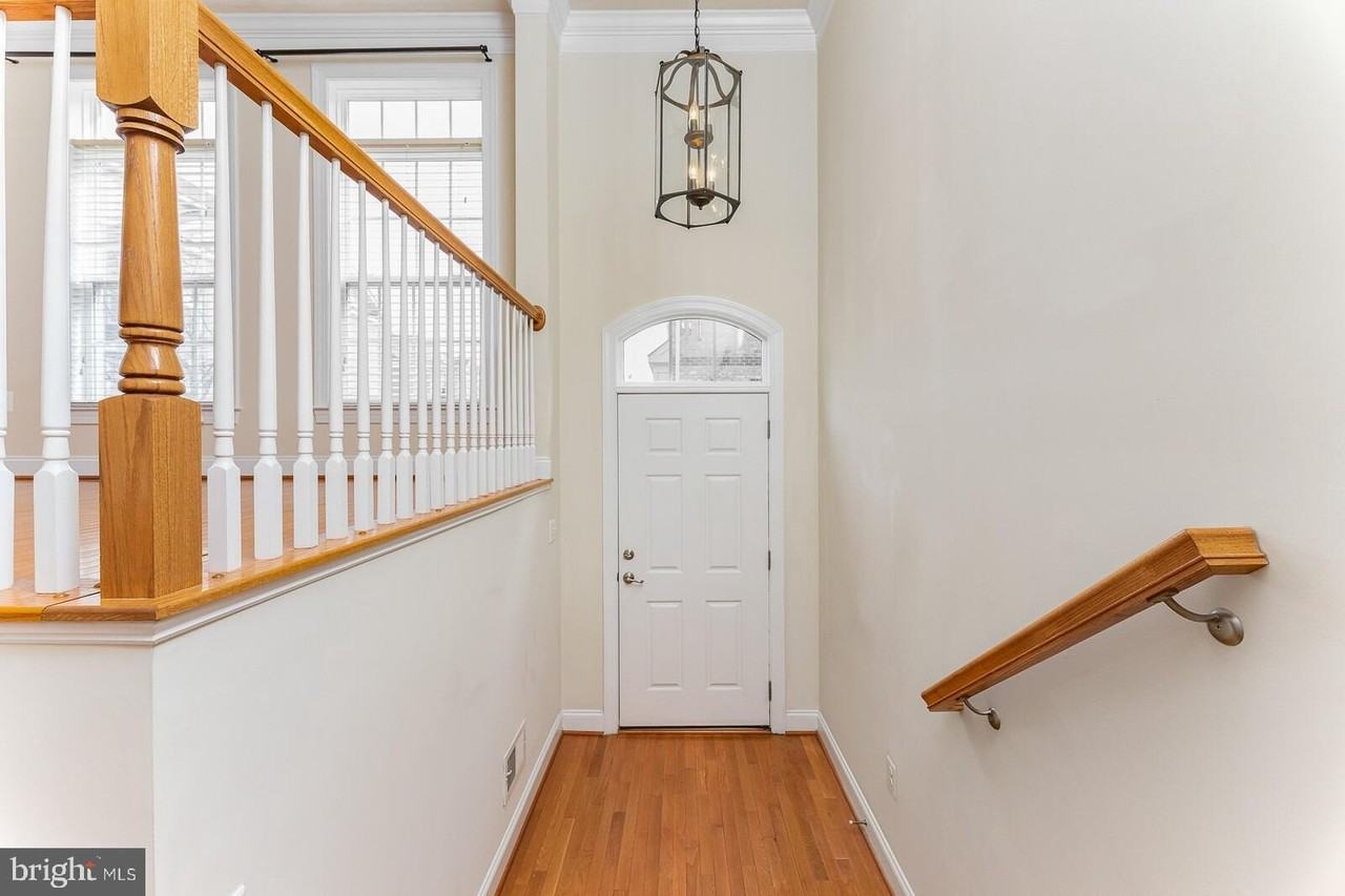 8032 Reserve Way - Photo 3 of 25