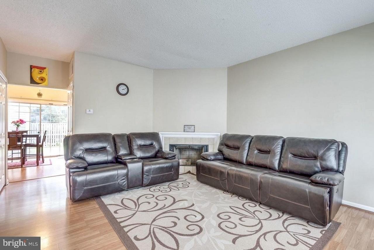 3018 Mcmaster Ct - Photo 3 of 21