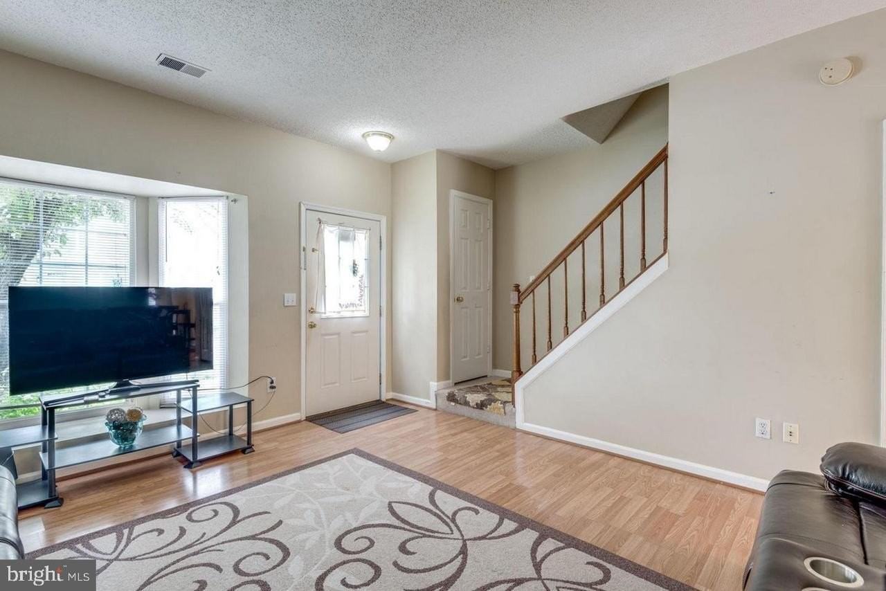 3018 Mcmaster Ct - Photo 5 of 21