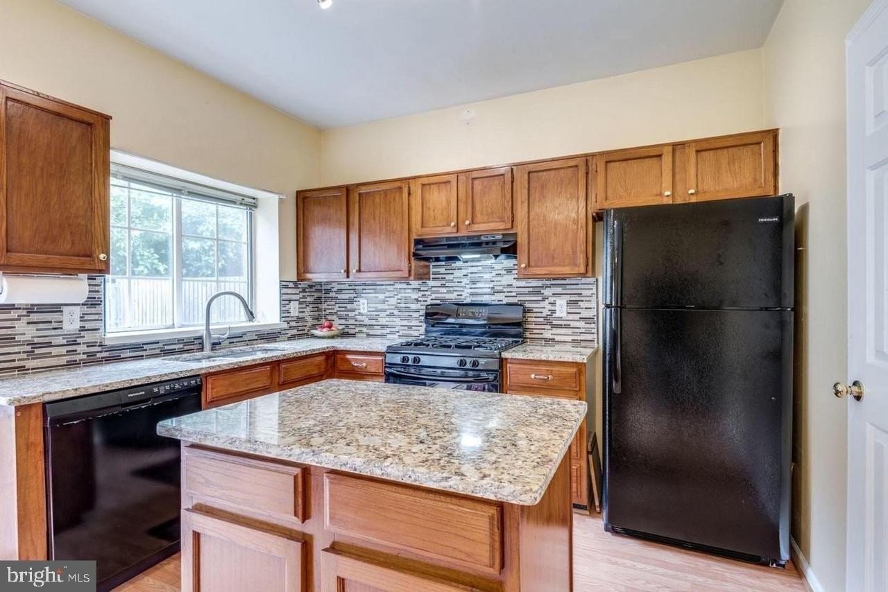3018 Mcmaster Ct - Photo 6 of 21