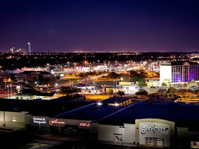 Mid-Town Apartments - Photo 3 of 8