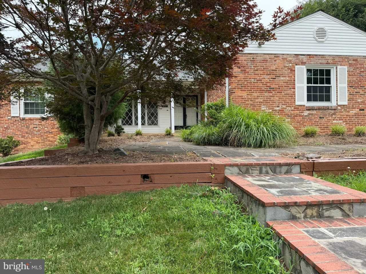 8126 Dunsinane Ct - Photo 2 of 32